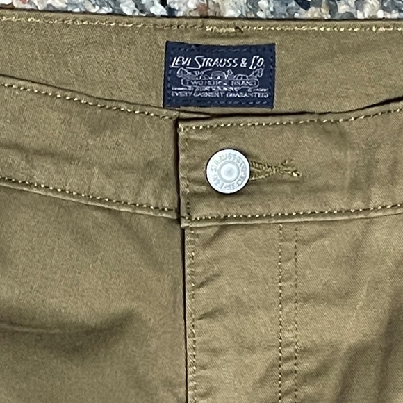 Levi's Relaxed Fit Jeans in Taupe Size W32 L36 (NWOT) - Picture 4 of 6